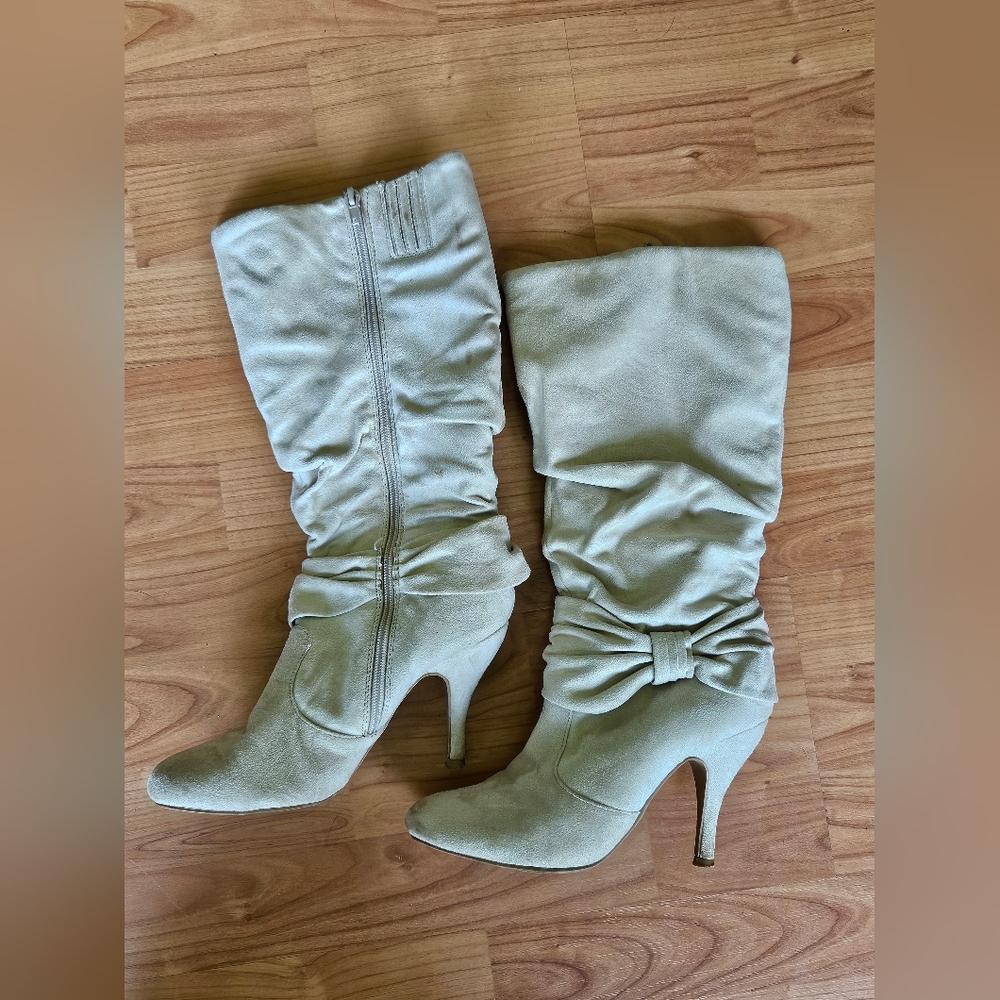 Suede boots